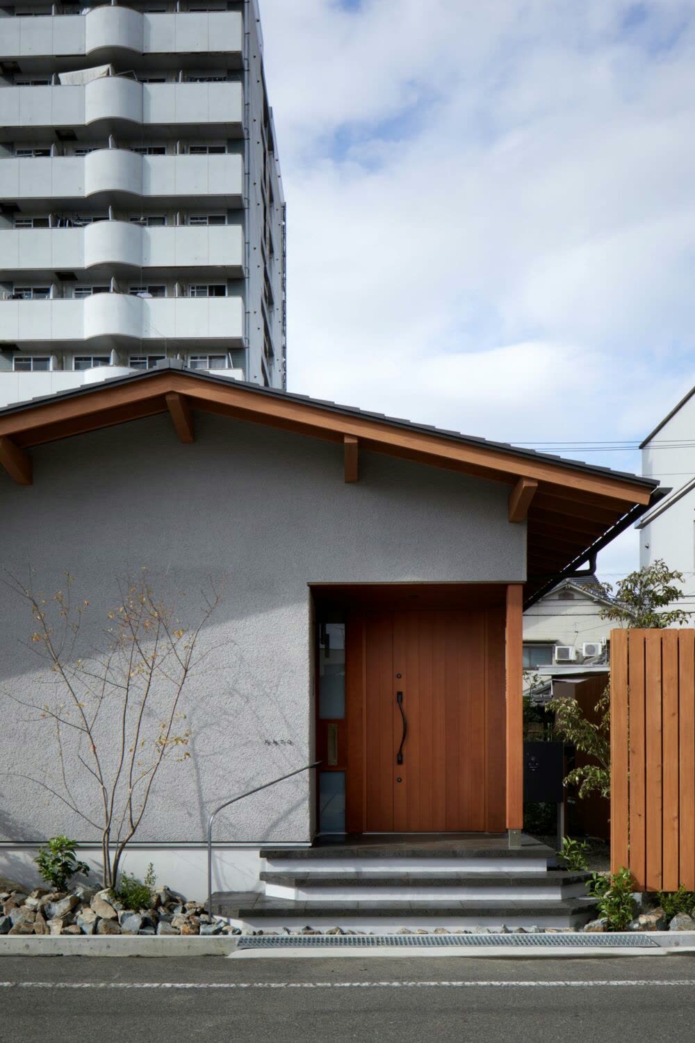 外壁の塗り替え、塗装以外にも方法があります